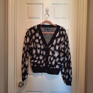 Scoop Stylish Black Gray and White Patterned Cropped Cardigan